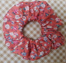 Load image into Gallery viewer, Scrunchie trio set (Light edition)