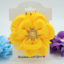 Load image into Gallery viewer, Yelloe 3 inch flower headband
