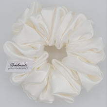 Load image into Gallery viewer, Premium Quality Satin Scrunchie box
