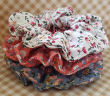 Load image into Gallery viewer, Scrunchie trio set (Light edition)
