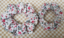 Load image into Gallery viewer, Scrunchie trio set (Light edition)
