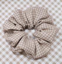 Load image into Gallery viewer, Beige checkered print face mask
