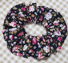 Load image into Gallery viewer, Black floral print face mask
