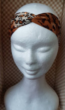 Load image into Gallery viewer, Leopard print headband
