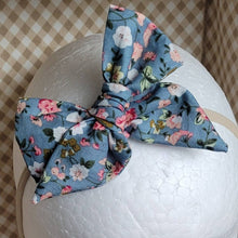 Load image into Gallery viewer, Blue Floral Pinwheel bow headband
