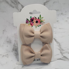 Load image into Gallery viewer, Beige girl hair bow clip set

