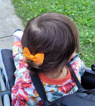 Load image into Gallery viewer, Orange girl hair bow clip set
